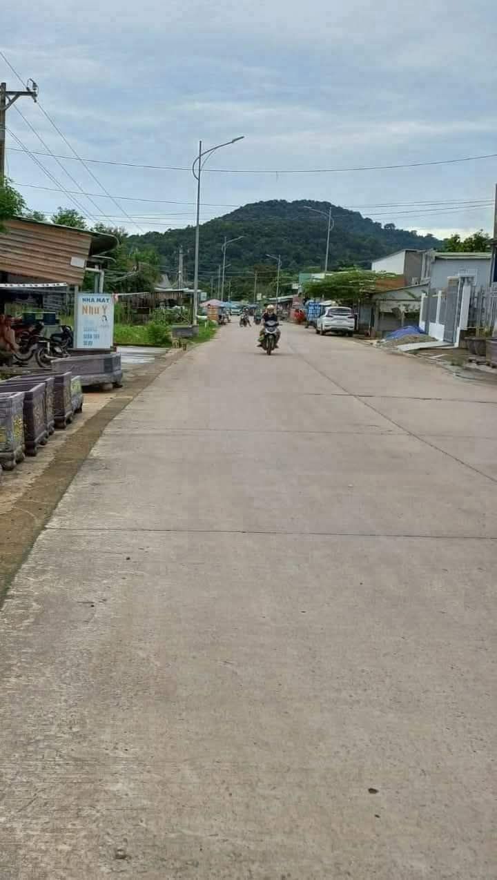 Đất mặt tiền đường Bến Tràm, Phú Quốc 2600m² - Vị trí đắc địa cho kinh doanh!