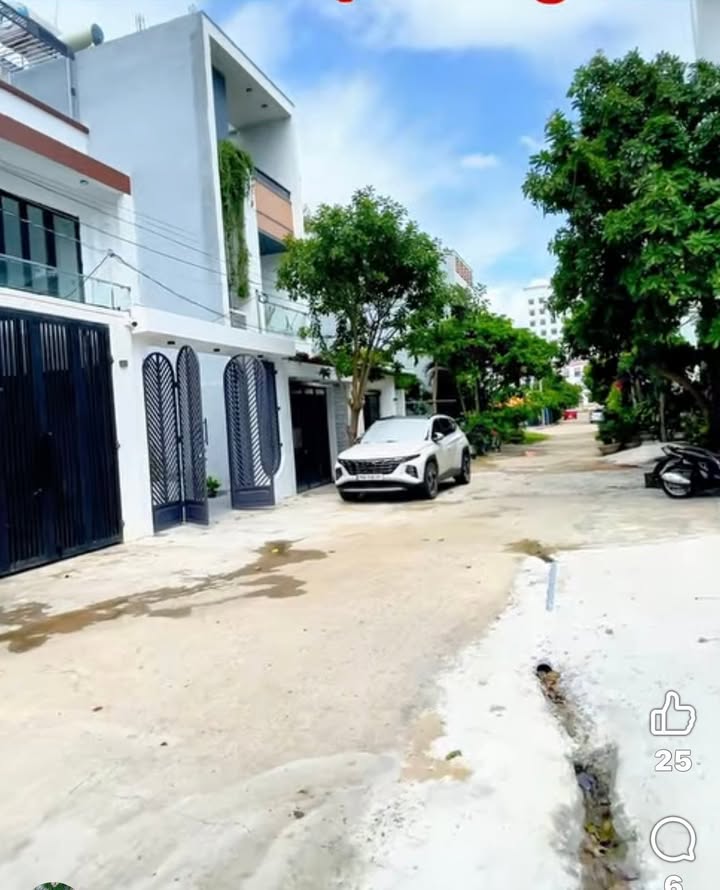 Đất nền Tuy Hòa 100m² giá 2 tỷ - Mặt tiền đường 10m, gần biển!