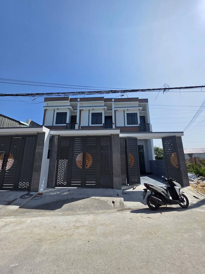 Nhà bán Thái Hòa, Tân Uyên 82.7m² giá 3.1 tỷ - Sân ô tô, gần chợ!