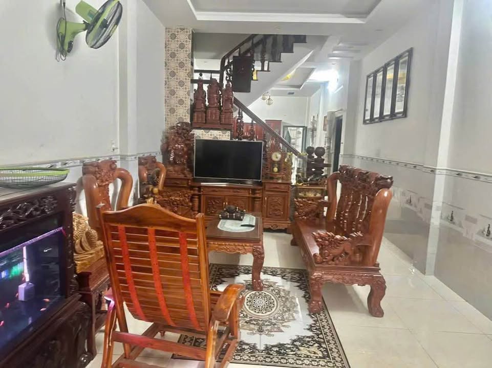 Nhà mặt tiền kinh doanh Dĩ An 120m² giá 5 tỷ - Vị trí đắc địa, dọn vào ở ngay!