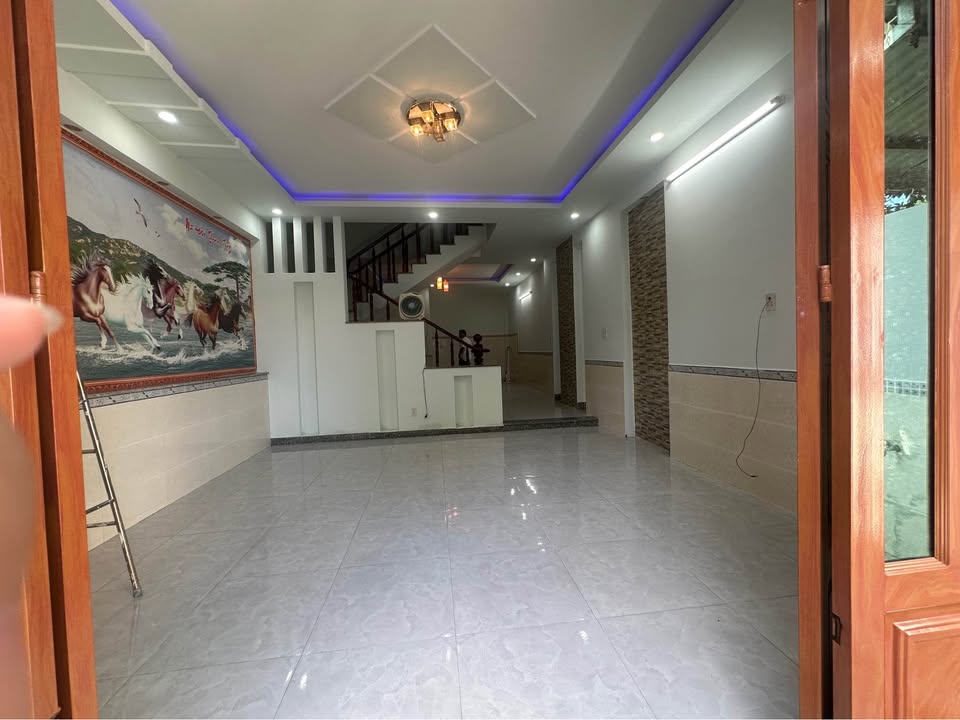 Nhà 2 tầng mới tại Dĩ An 70m² giá 4 tỷ - Vị trí đắc địa, sổ hồng riêng