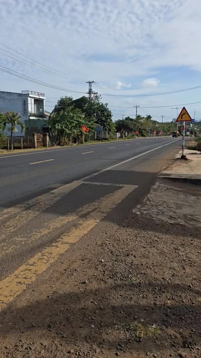 Đất thổ cư 208m² tại Quốc Lộ 14A, Chư Pưh - Giá chỉ 2.4 tỷ VND, cơ hội đầu tư hấp dẫn!