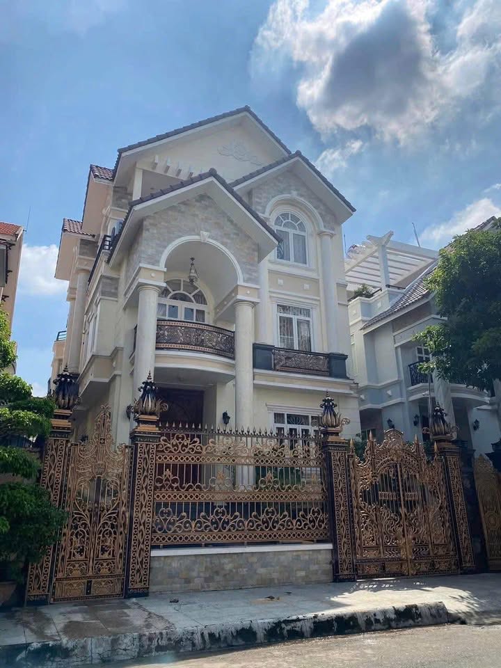 Biệt thự KDC Tên Lửa, Đường 6A, Bình Trị Đông B, 200m² giá 35 tỷ - Thiết kế tinh tế, sẵn sàng ở ngay!