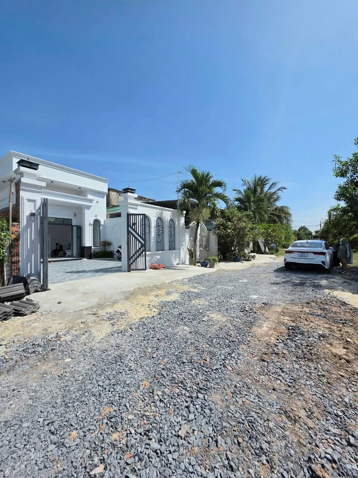 Nhà đẹp Long Hoa, Tây Ninh 182m² giá 1.89 tỷ - Thiết kế tân cổ điển sang trọng!