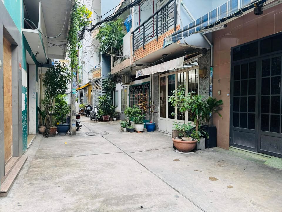Nhà hẻm Đất Thánh, Quận Tân Bình 36m² giá 6.3 tỷ - Vị trí đẹp gần chợ!