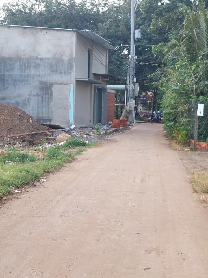 Đất nền ấp 94 xã Dầu Giây 261m² giá 1.6 tỷ - Mặt tiền đường bê tông thuận lợi!