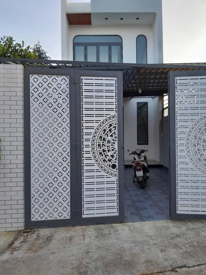 Nhà riêng Buôn Ma Thuột 100m² giá 3.5 tỷ - Thiết kế hiện đại, sang trọng!