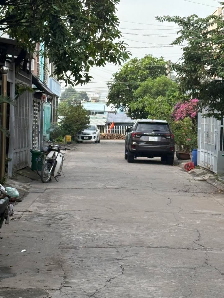 Nhà phố 1 trệt 1 lầu tại Long Bình Tân 104m² giá 4.6 tỷ - Sổ hồng chính chủ!