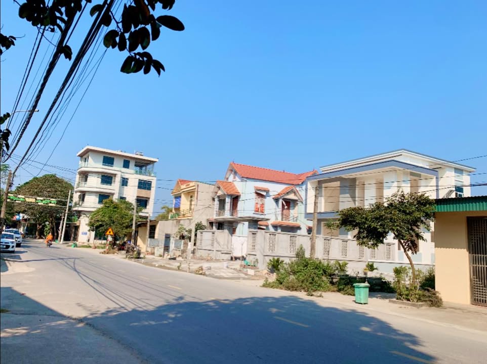 Nhà liền kề Đông Văn 280m² giá 3 tỷ - Tiềm năng phát triển lớn!