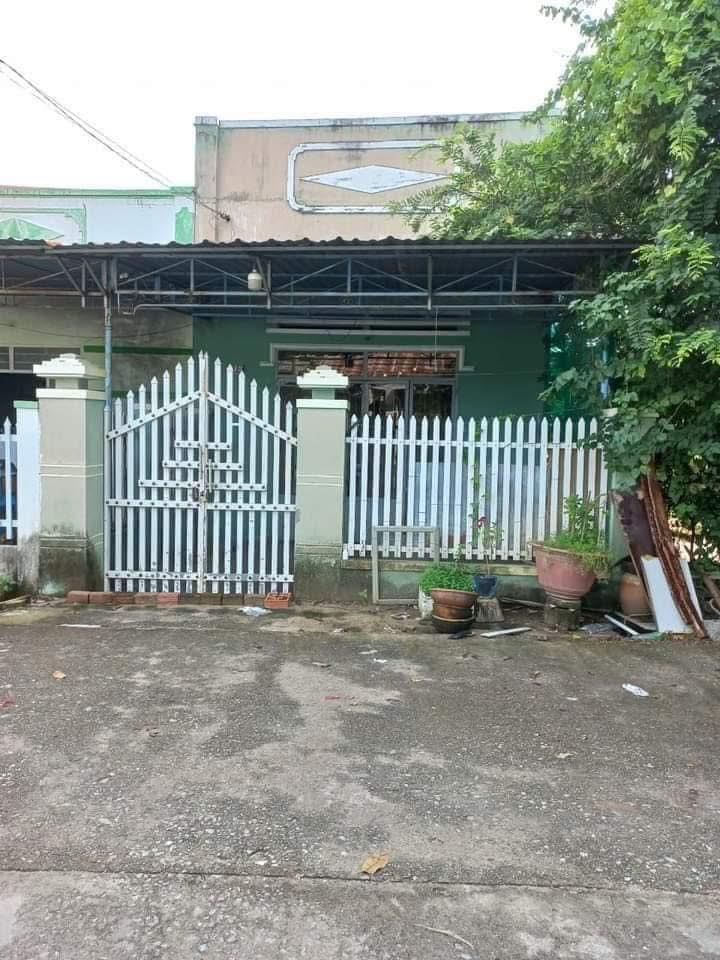 Nhà bán tại khu phố 3, thị trấn Tân Sơn, Ninh Sơn 102m² - Giá chính chủ 1 tỷ VND!