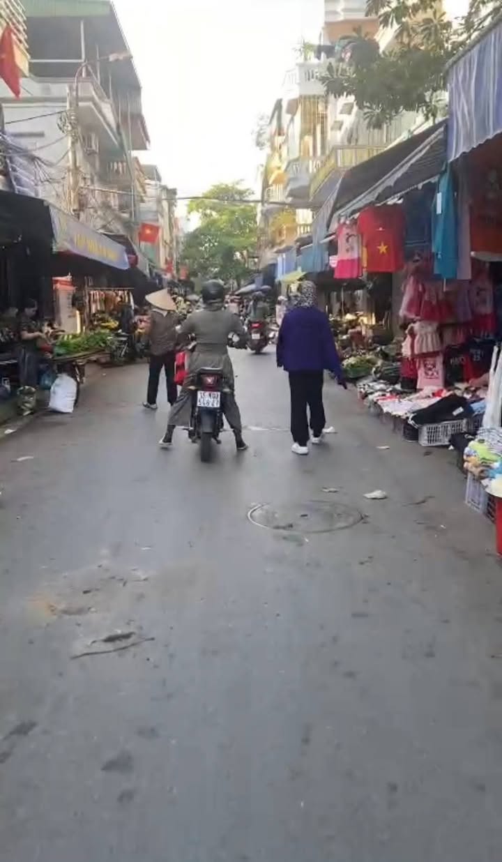 Nhà 3 tầng mặt đường Cầu Cáp, Hải Phòng 45m² giá 4.35 tỷ - Vị trí đắc địa cho kinh doanh!