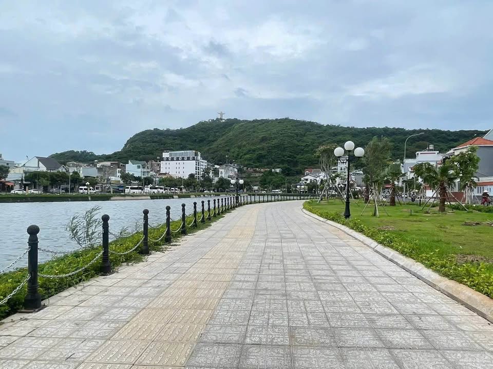 Biệt thự sân vườn Vũng Tàu 179.6m² giá 17.9 tỷ - Vị trí đắc địa gần biển!