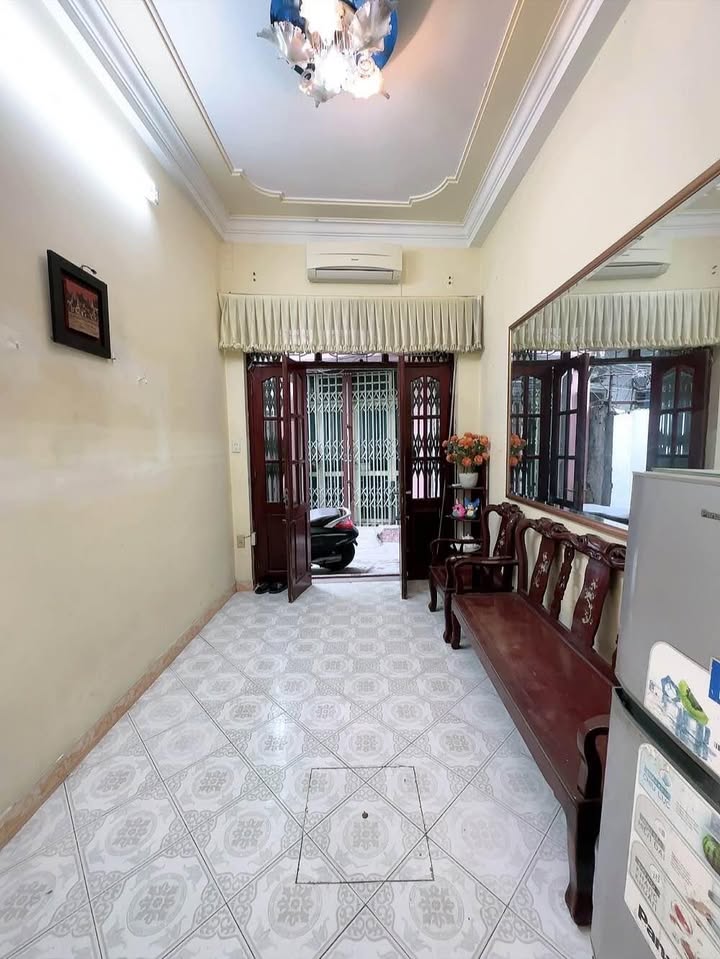 Nhà phố Hoàng Văn Thụ 22m² giá 1.86 tỷ - Ngõ rộng thoáng, gần công viên!