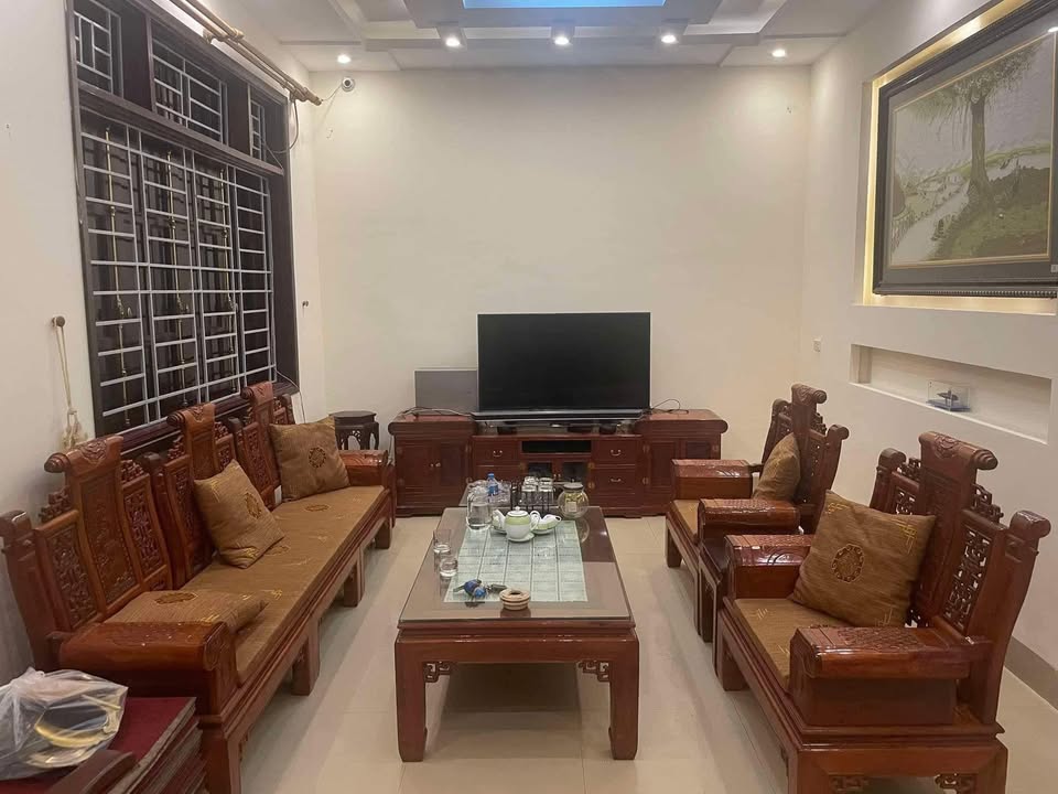 Nhà cho thuê 3 tầng Đầm Vạc Đống Đa 4 phòng ngủ - Đủ nội thất, sân ô tô