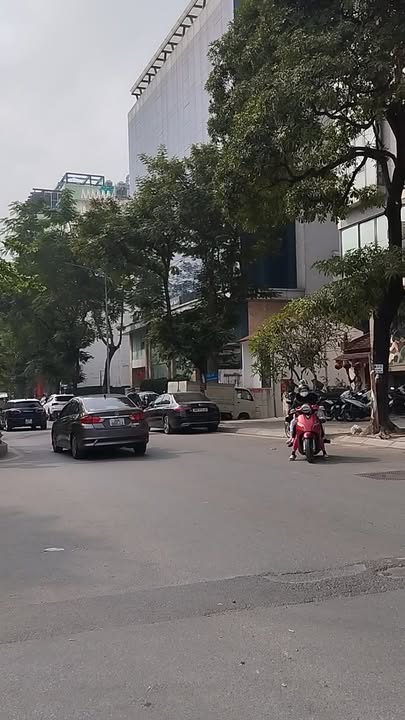 Nhà mặt phố Lạc Long Quân, Tây Hồ 70m² giá 48 tỷ - Đầu tư sinh lời ngay!