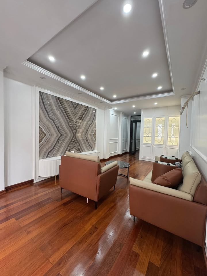 Bán nhà phố Giáp Bát, Hoàng Mai 80m² giá 25.6 tỷ - Kinh doanh sầm uất!