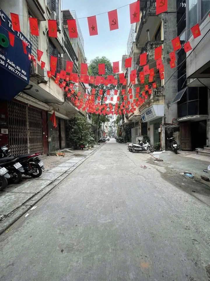 Nhà phố Nguyễn Xiển 50m² giá 25 tỷ - Kinh doanh sầm uất, ô tô tránh!