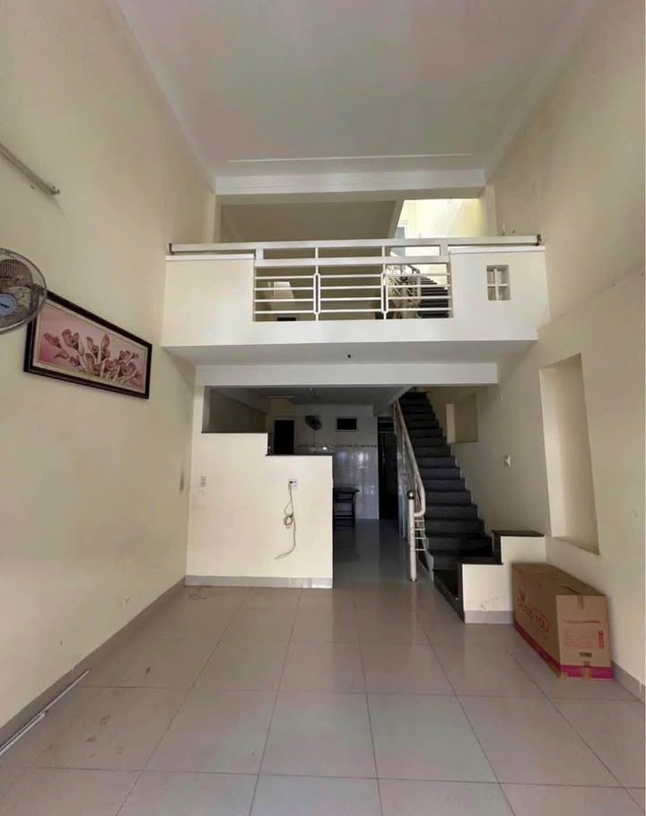 Nhà mặt tiền Nguyễn Đình Thụ, Quy Nhơn 56.5m² giá 5 tỷ - Thiết kế kiên cố, gần biển!