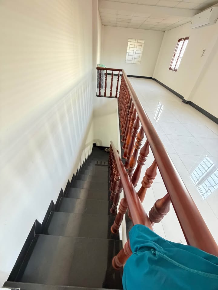 Nhà lầu góc 2 mặt tiền Trần Hưng Đạo 100m² giá 5 tỷ - Kinh doanh đa ngành nghề