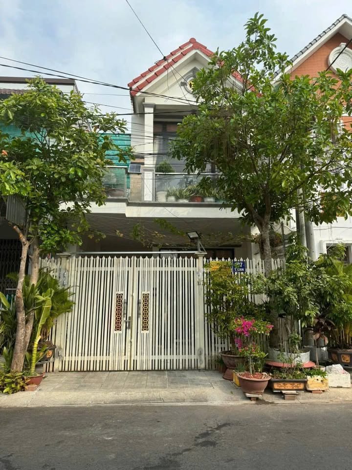 Nhà 1 trệt 1 lầu đường Ỷ Lan, Long Xuyên 100m² - Thiết kế sân để xe hơi tiện lợi!