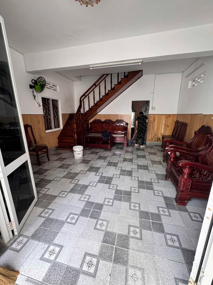 Nhà 2 tầng góc 2 mặt thoáng Phước Tân, Nha Trang 44m² giá 4 tỷ - Thiết kế hiện đại, không gian sống lý tưởng!