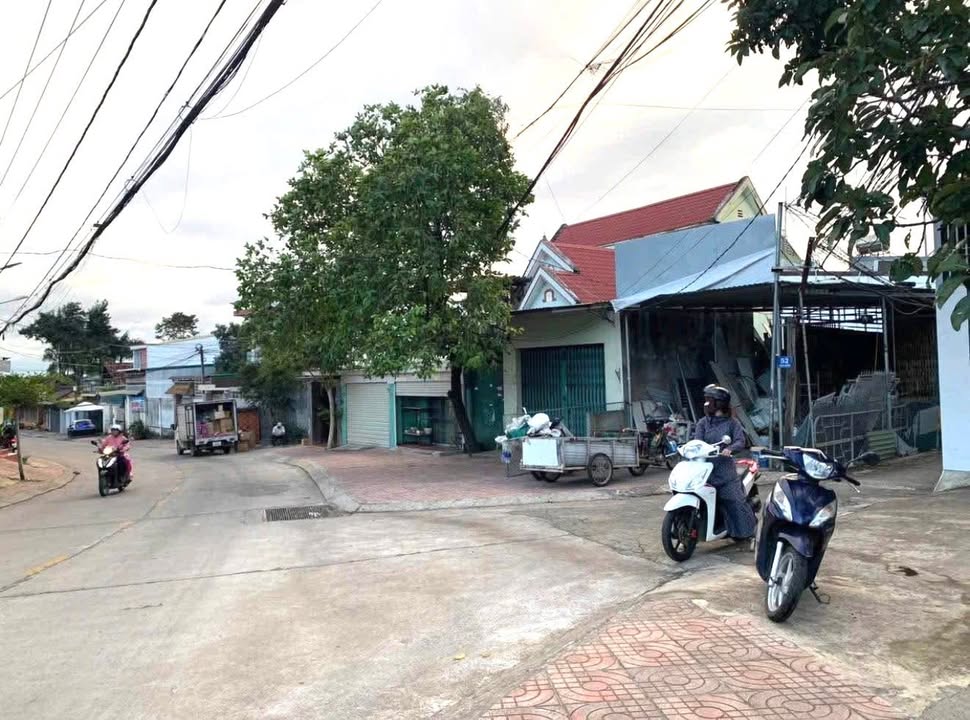 Nhà cấp 4 hẻm 50 Vạn Xuân, Buôn Ma Thuột 90m² giá 1.58 tỷ - Vị trí thuận lợi gần chợ Mai Hắc Đế