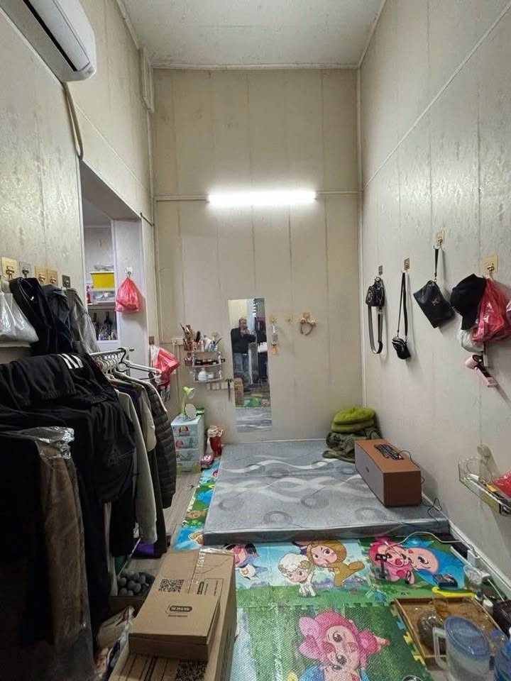 Căn hộ Tập thể Trần Nhuật Duật, Hoàn Kiếm 20m² giá 1.3 tỷ - Sẵn sàng vào ở!