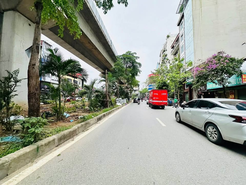 Nhà mặt phố Hoàng Cầu Đống Đa 60m² giá thỏa thuận - Kinh doanh sầm uất!