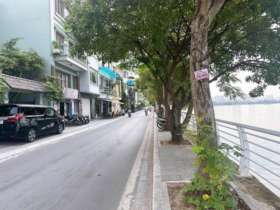 Bán nhà phố Nguyễn Đình Thi, Thụy Khuê 70m² giá 17 tỷ - Đầu tư sinh lời cao!