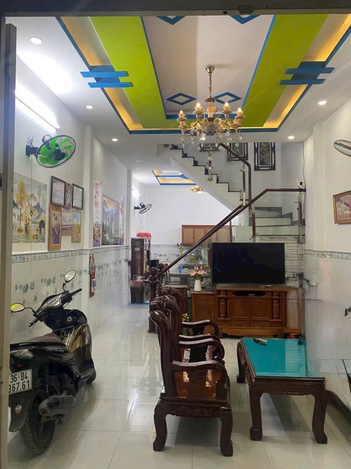 Nhà bán 2 tầng tại Võ Văn Vân, Bình Chánh, 52m² - Giá chỉ 1.95 tỷ!