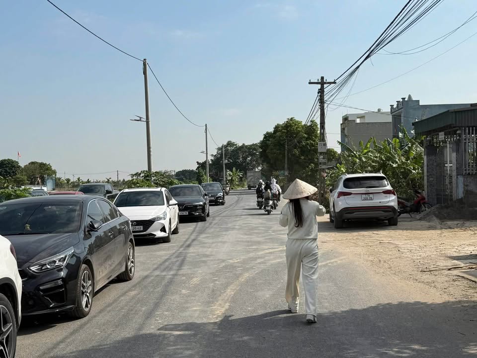 Đất nền Đông La Đông Hưng 98m² giá 2.1 tỷ - Đầu tư sinh lời hấp dẫn!