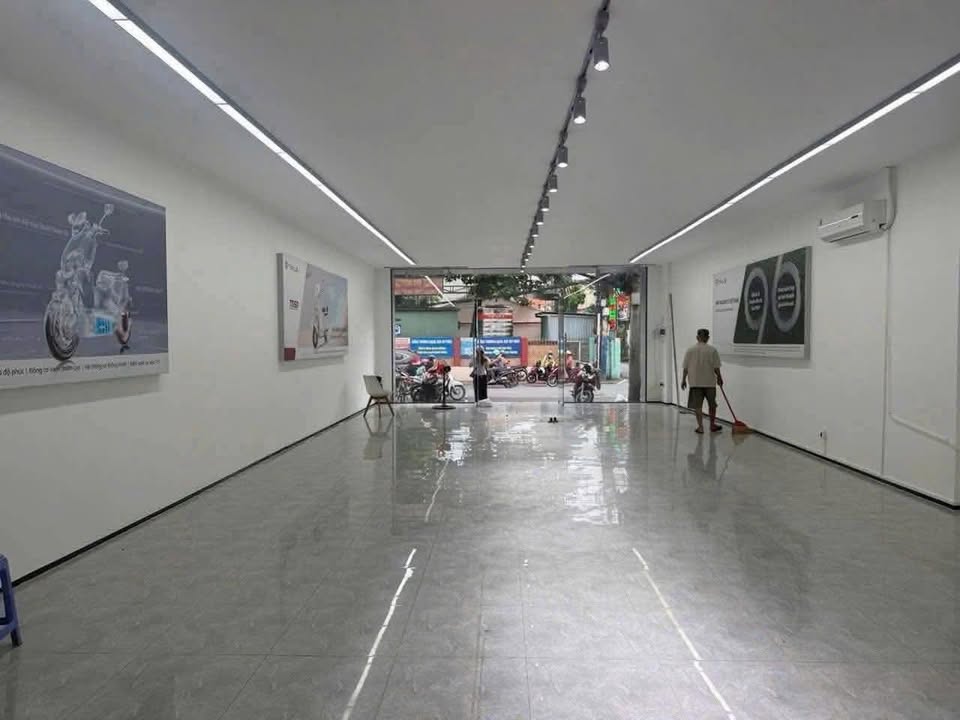 Cho thuê mặt bằng kinh doanh Lạc Long Quân, Quận 11, 195m² - Diện tích cực hiếm, thuận tiện kinh doanh!