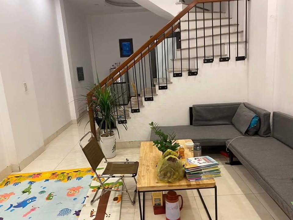 Nhà cho thuê 3 tầng tại phường Việt Hòa 40m² giá 3.8 triệu - Đầy đủ nội thất, chỉ việc xách vali vào ở!