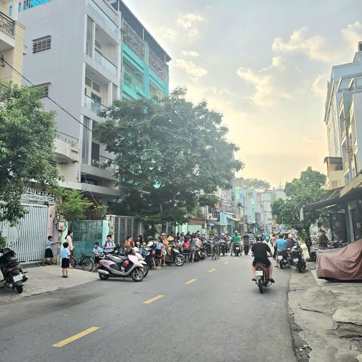 Nhà 2 mặt tiền Nguyễn Chí Thanh, Quận 11, 85.5m², giá 16.5 tỷ - Đầu tư sinh lời ngay!