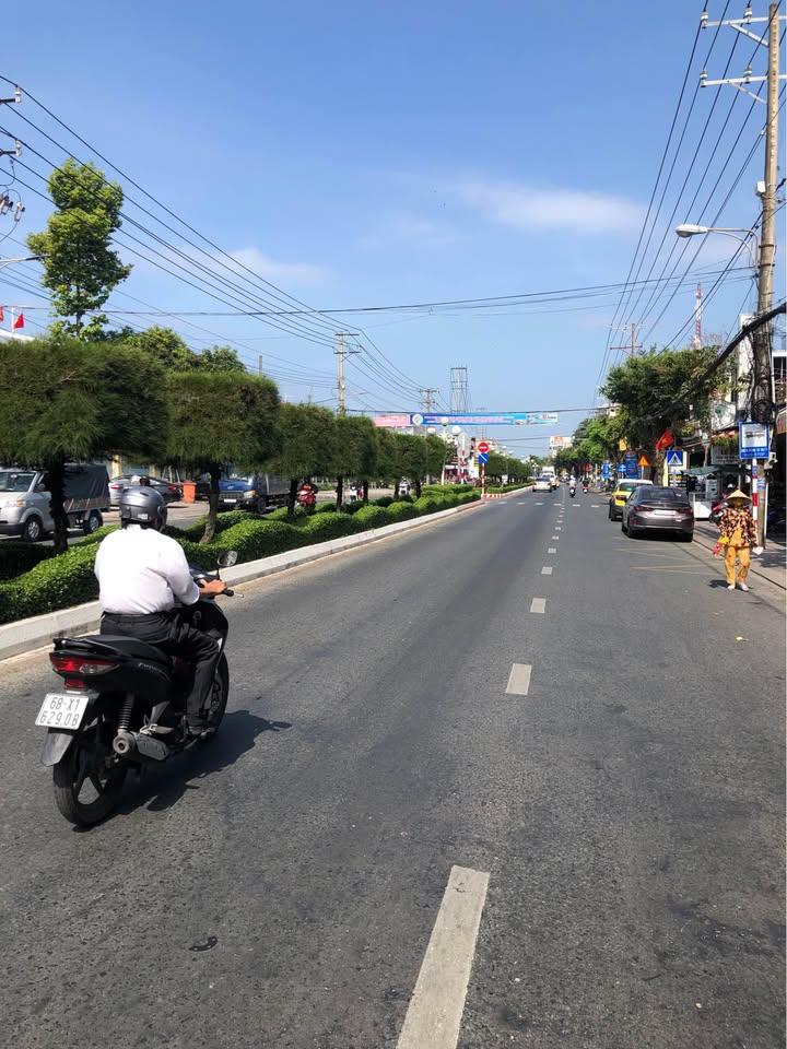 Nhà mặt tiền đường Nguyễn Trung Trực, Rạch Giá 629m² giá 16 tỷ - Kinh doanh đa ngành sầm uất!