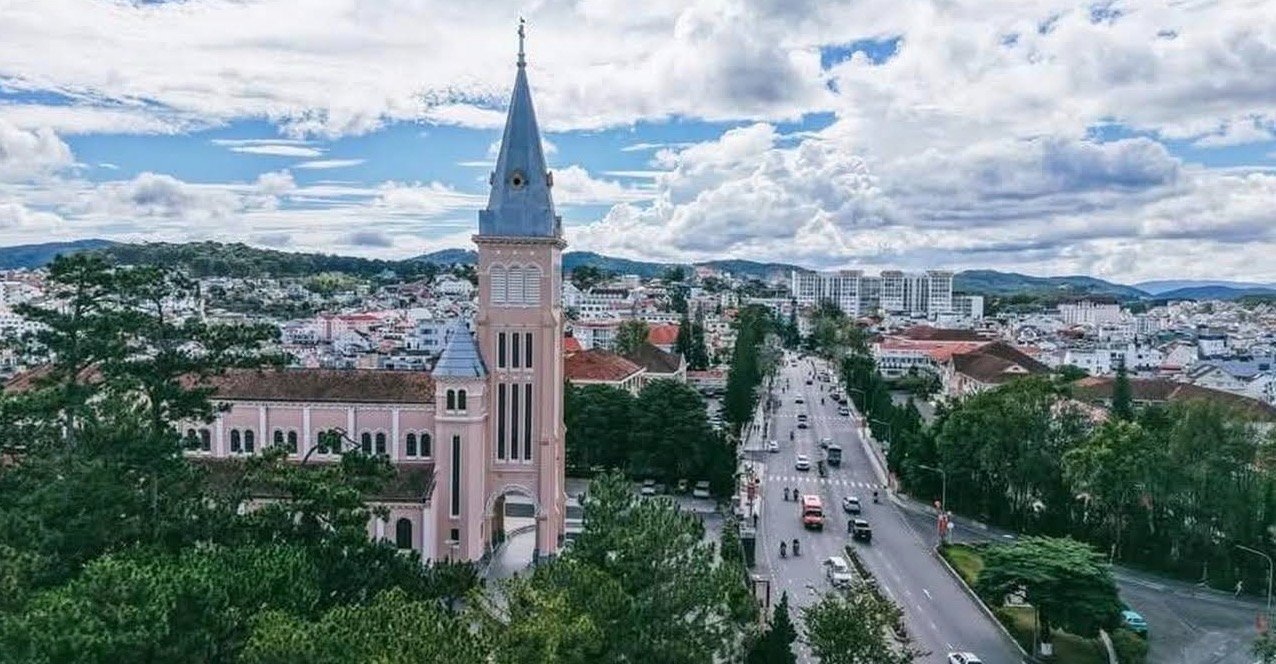 Nhà phố Homestay mặt tiền Nguyễn Trãi, Đà Lạt 140m² giá chỉ 14 tỷ - Đầu tư sinh lời ngay!