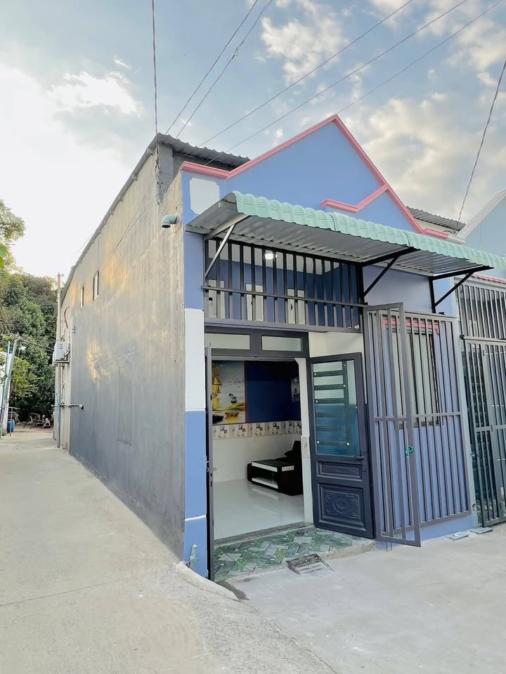 Nhà phố Tân Phước Khánh 40m² giá 1.02 tỷ - Thiết kế hiện đại và tiện nghi!