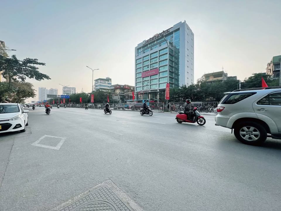 Bán khách sạn 3⭐️ mặt phố Giải Phóng, Thanh Xuân 120m² giá 75 tỷ - Đầu tư sinh lời ngay!