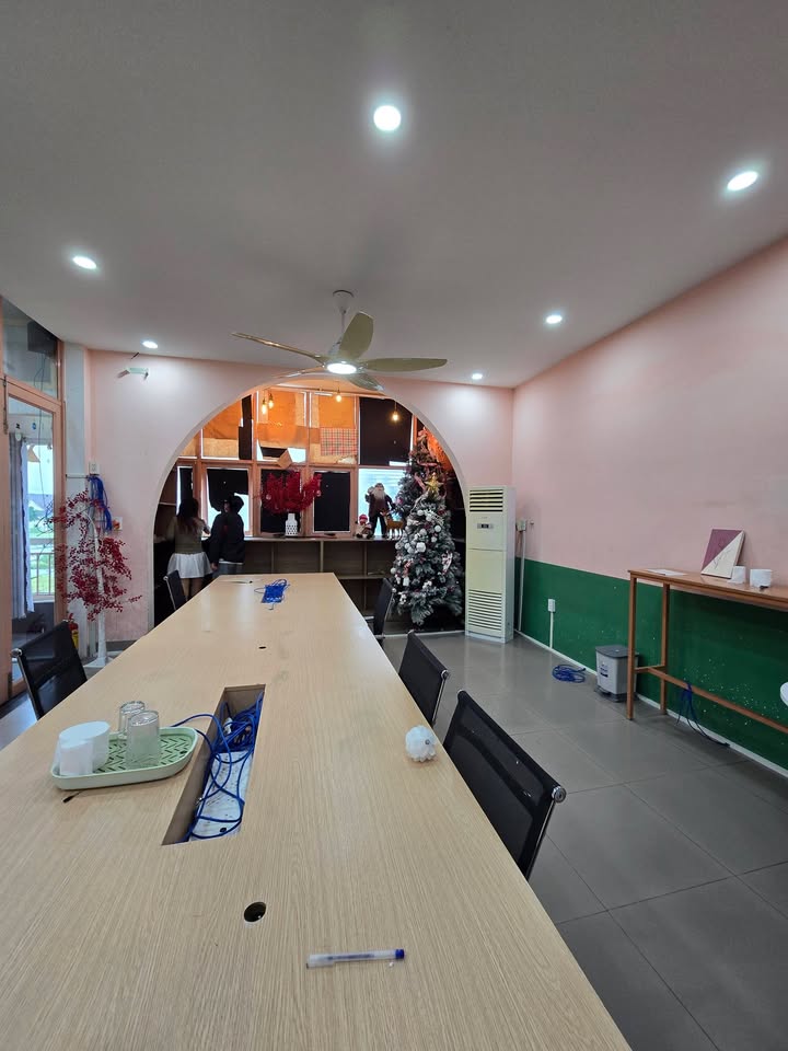 Cho thuê văn phòng nguyên tầng 2 đường 29/3 Hòa Xuân 100m² - Nội thất đầy đủ, giá chỉ 10 triệu!