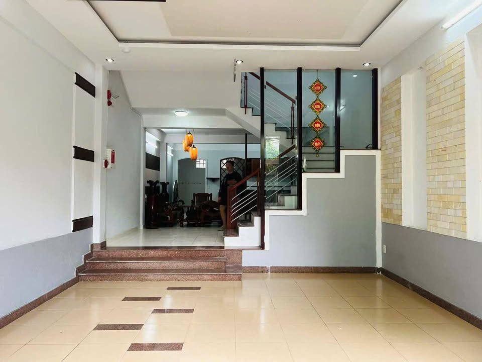 Nhà mặt tiền Khu Mỹ An, Ngũ Hành Sơn 4PN giá 15 triệu - Cách biển chỉ 400m!