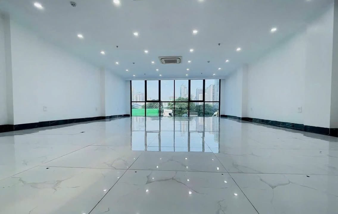 Văn phòng cho thuê tại Yên Xá 120m² giá 12 triệu - Không gian làm việc thoải mái!