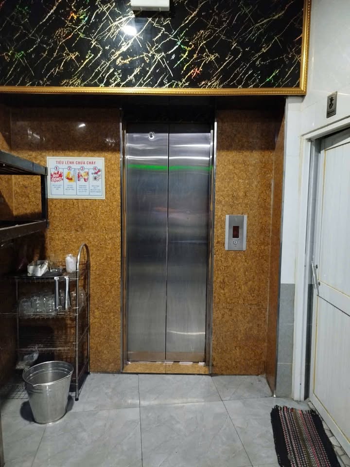 Cho thuê nhà mặt tiền Chợ Lớn, quận 6, diện tích 105m² - Kinh doanh karaoke ổn định!