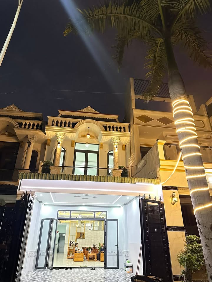 Nhà mặt tiền Tân Hiệp Hóc Môn 130m² giá 4.5 tỷ - Kinh doanh thuận lợi!