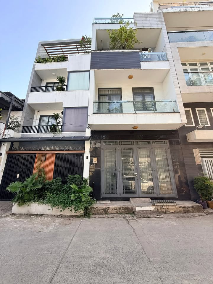 Nhà phố hẻm 8m Phú Thuận, quận 7, diện tích 55m² - Gần chợ, Phú Mỹ Hưng!