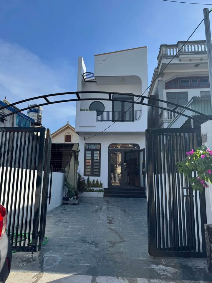 Nhà 2 Tầng Mới Tinh Phường Minh Tân 162m² - Gần Ga Minh Tân, Full Nội Thất!