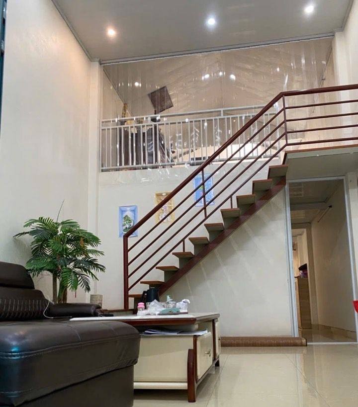 Nhà phố Đồng Nhân, Hai Bà Trưng 96m² giá 2.4 tỷ - Vị trí đẹp, gần phố ẩm thực!