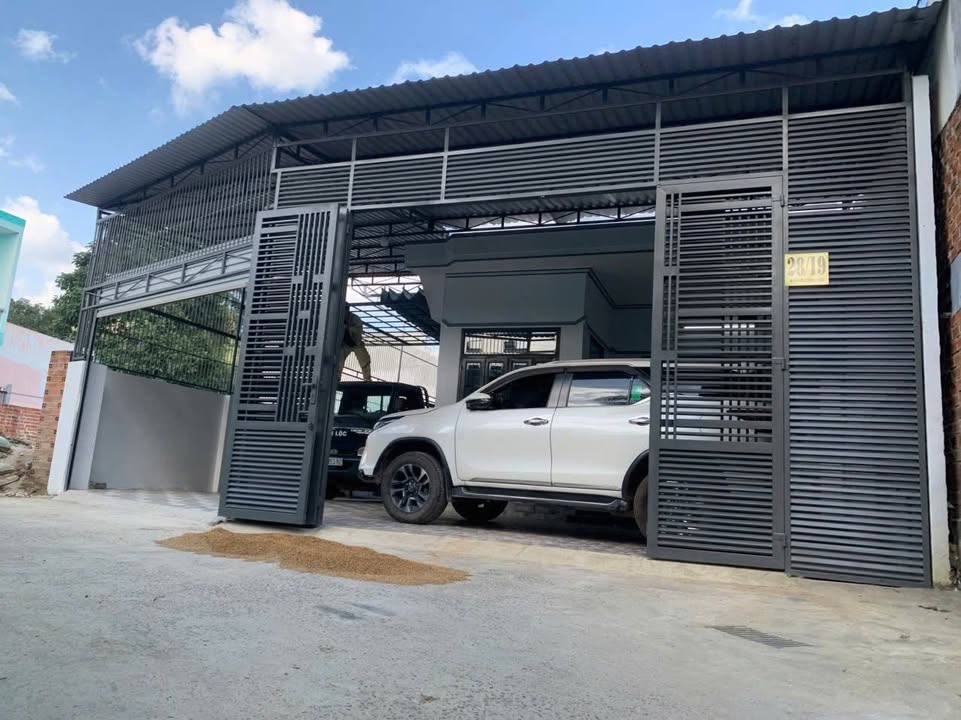 Nhà Vĩnh Ngọc Nha Trang 185m² giá 4.4 tỷ - Ô tô đậu trong sân!