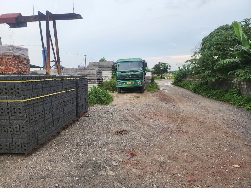 Đất nền Lý Nhân 100m² giá 2 tỷ - Vị trí kinh doanh đắc địa!