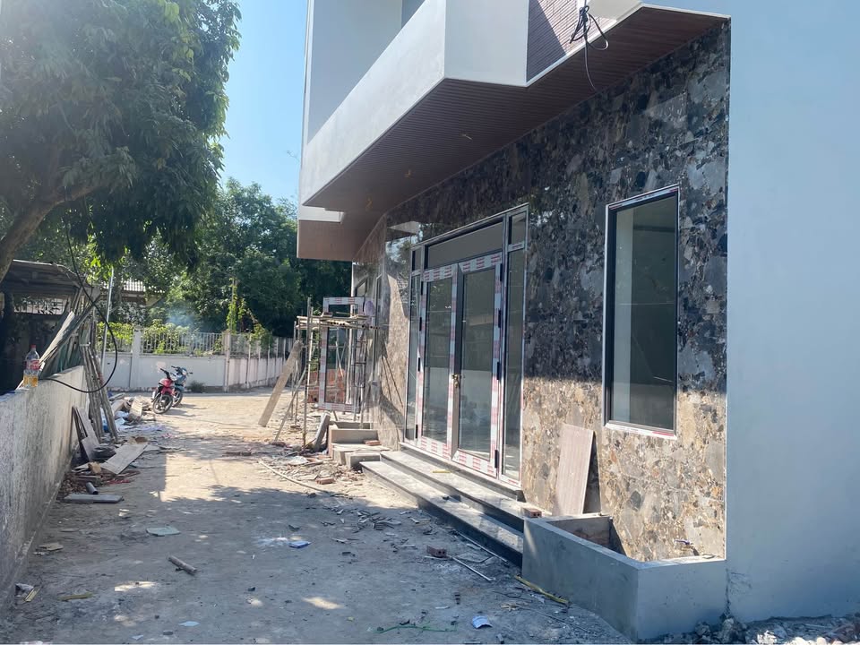 Nhà 2 tầng Thượng Trung Móng Cái 90m² giá 2.95 tỷ - Thiết kế hiện đại, ở ngay!