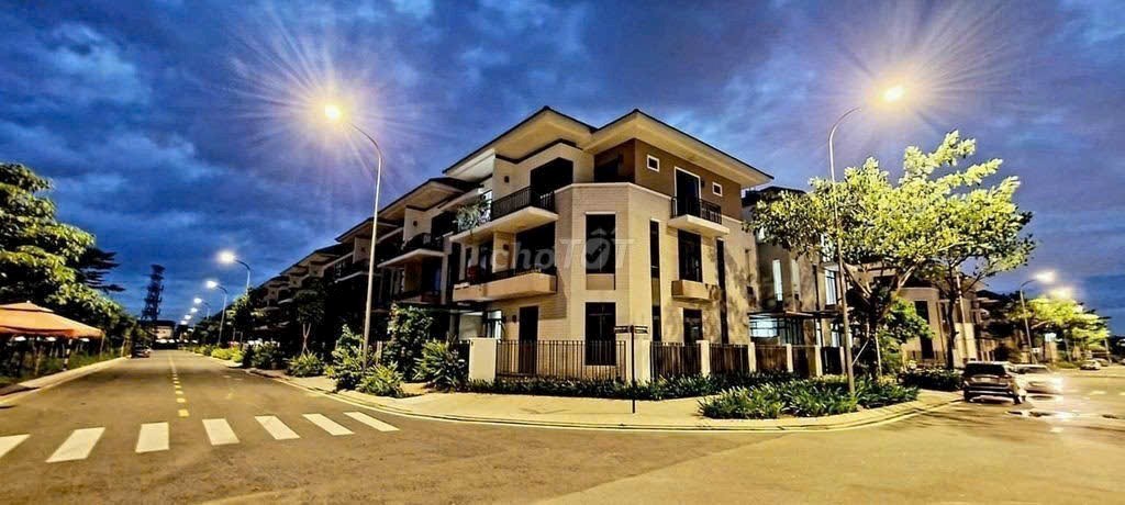 Townhouse Lavila Nhà Bè 142.4m² giá 19.5 tỷ - Căn góc 2 mặt tiền hiếm có!